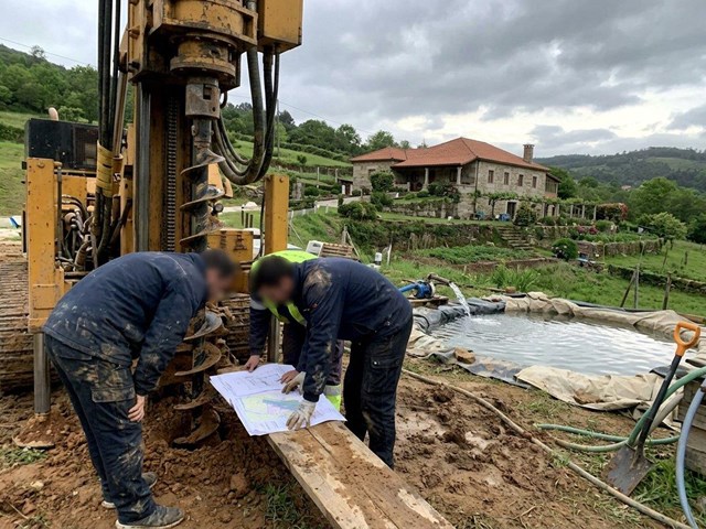 Llevamos el agua donde no llega con pozos de barrena para viviendas aisladas en Vilagarcía