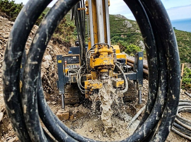 Ningún terreno es imposible para nuestra maquinaria en zonas de difícil acceso en A Coruña - Imagen 1