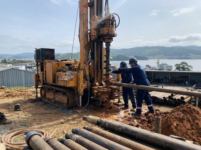 Prevenimos las paradas por falta de agua con pozos de barrena para industrias y talleres en Ferrol - Imagen 1