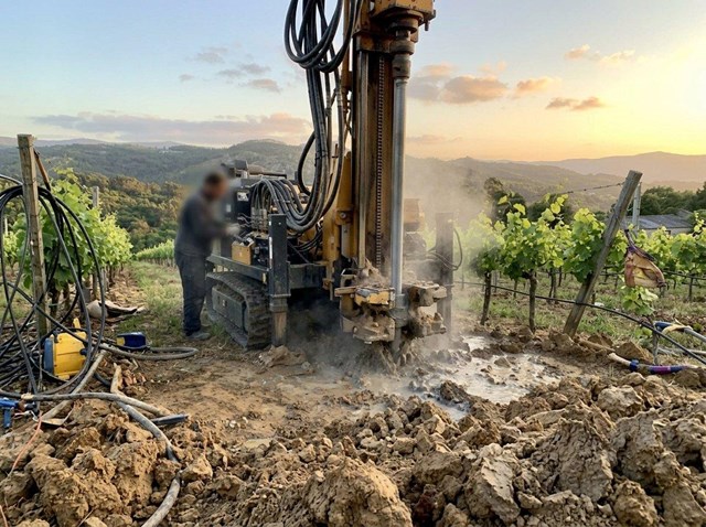 Proteja la cosecha de la sequía con pozos de barrena para regadío en fincas y viñedos en Pontevedra - Imagen 1