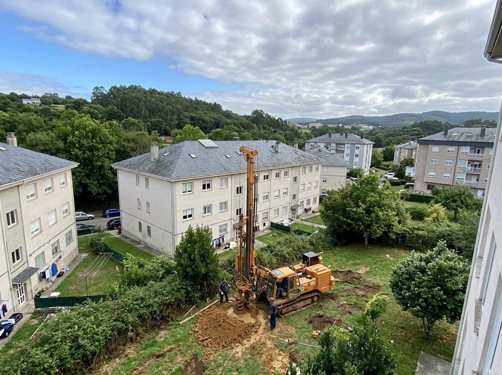 Foto 1 Riegue y limpie las zonas comunes con pozos de barrena para comunidades de vecinos en Lugo